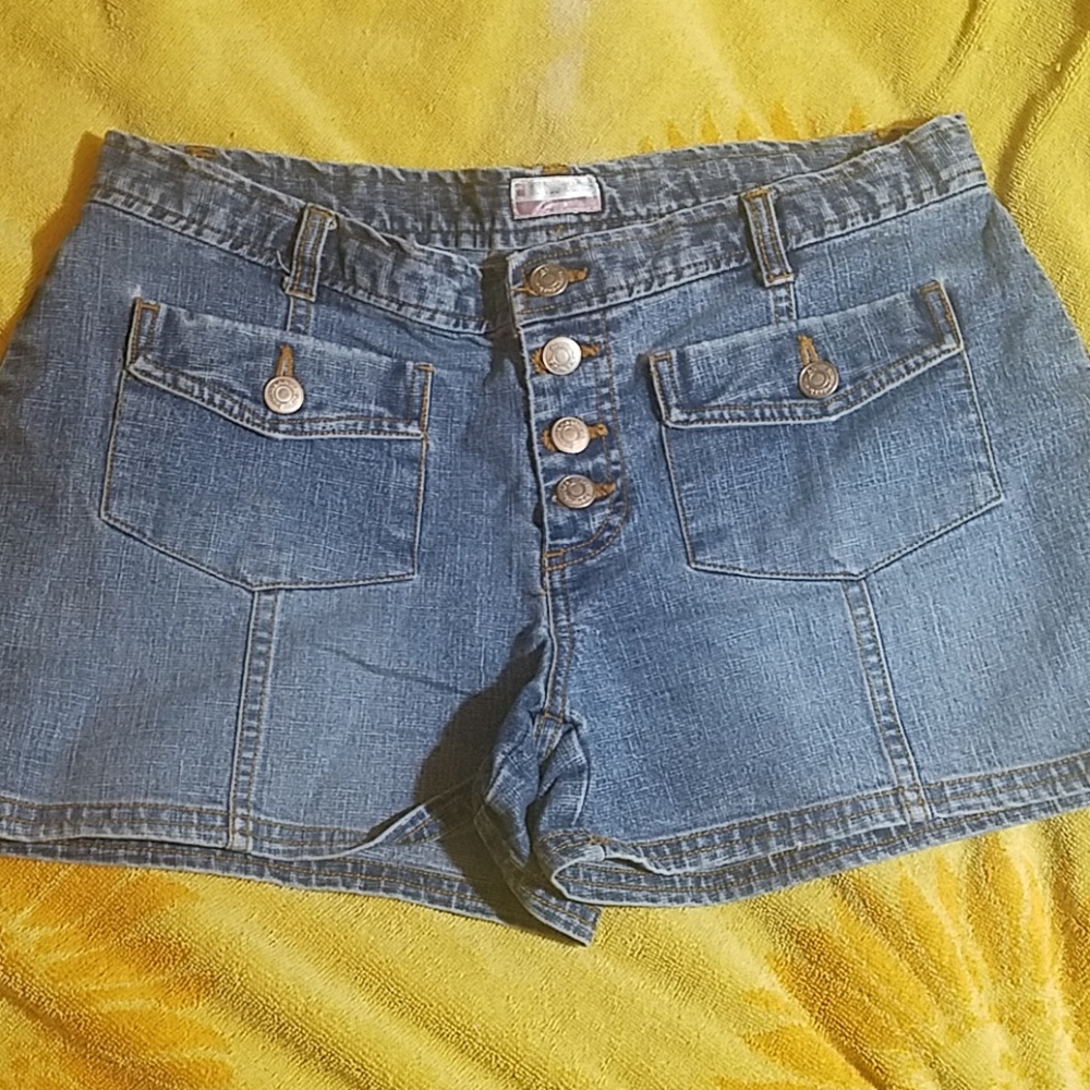 VTG Button Front Shorts - Picture 2 of 6